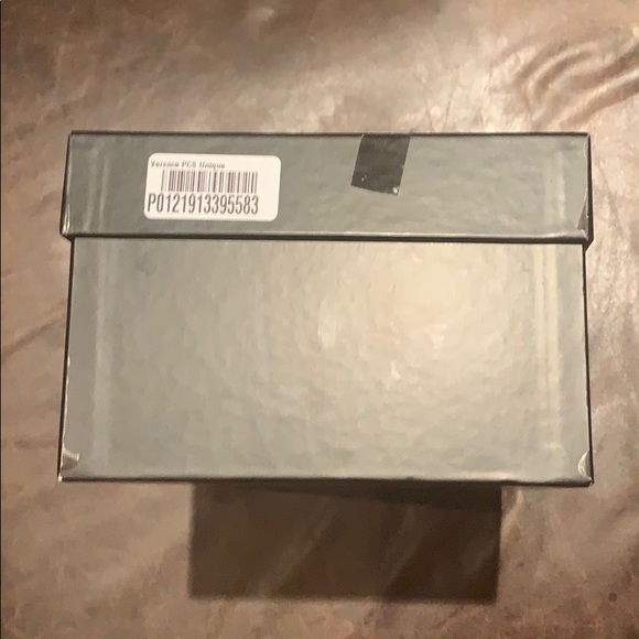 Versace shoes come with box and bag as well - Picture 6 of 8